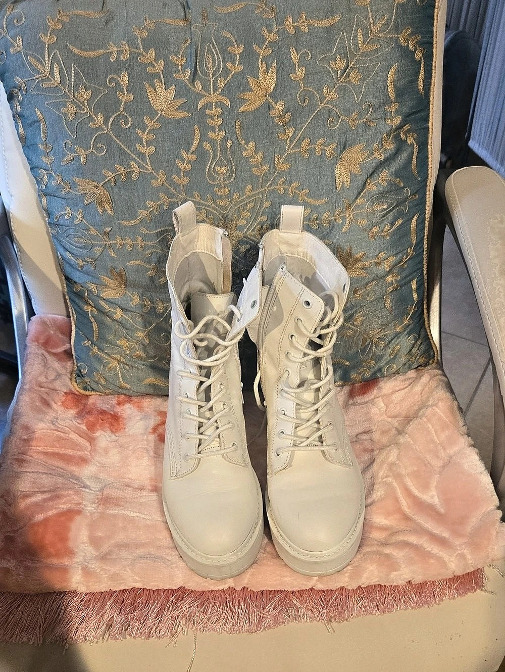 StevevMadden 8.5M Combat Boots White US 8.5 M Like New